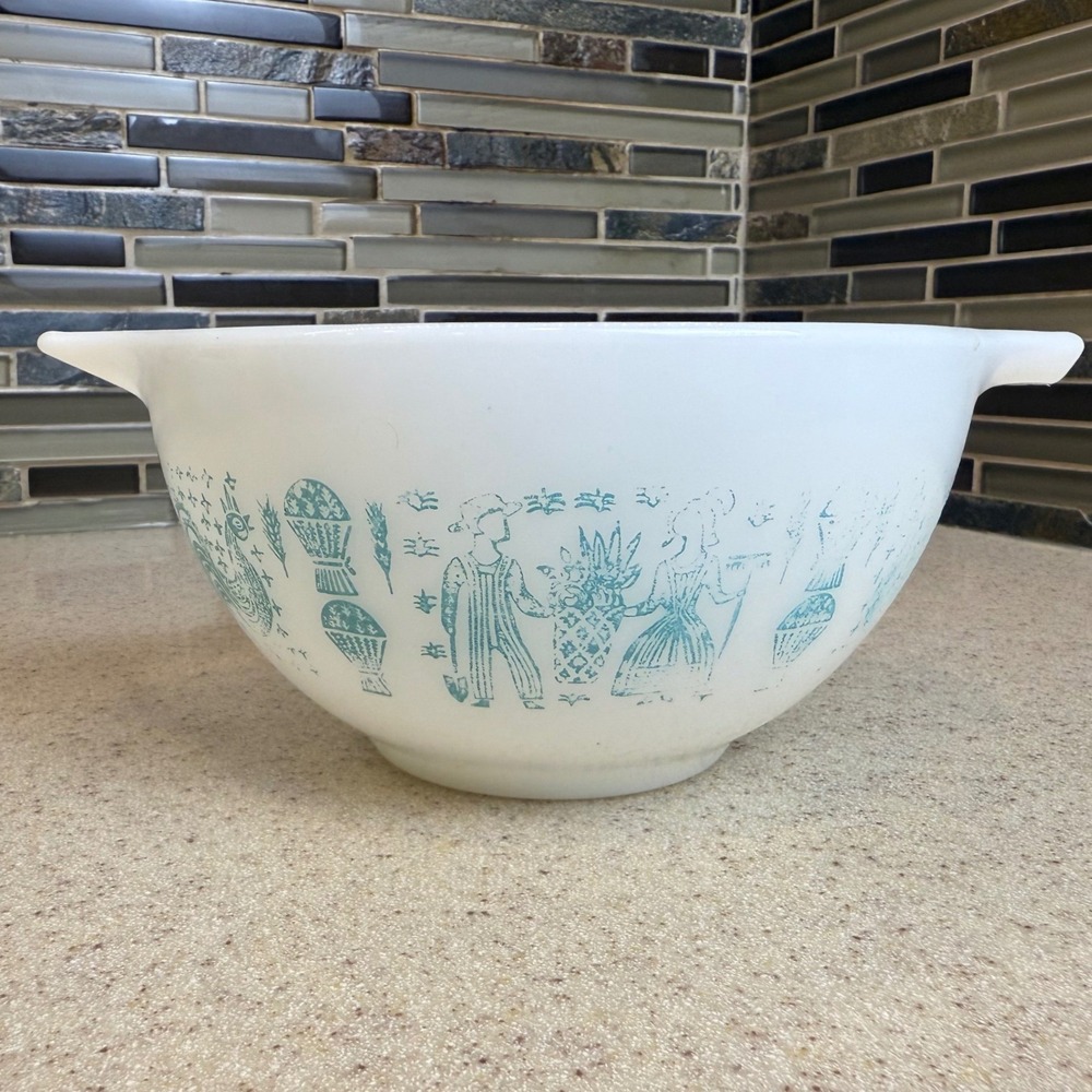 Vintage Pyrex 441 Butterprint Cinderella Mixing Bowl 1.5pt Turquoise White Amish